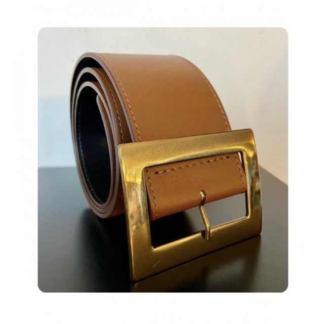 Cinturón hebilla dorada cuero