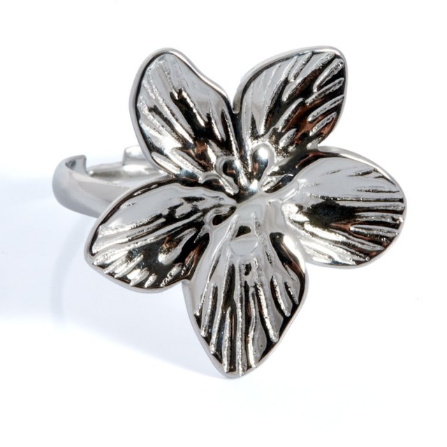 Anillo flor plateado