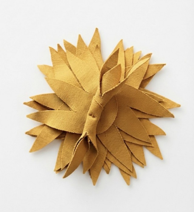 BROCHE FLOR OCRE