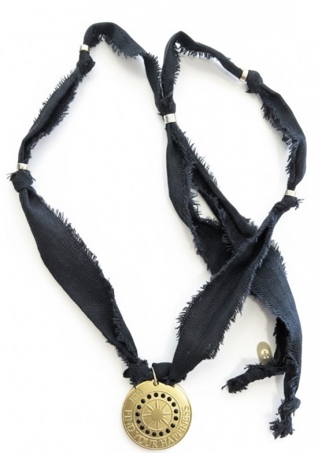 MEDALLION BRÚJULA CINTA negra