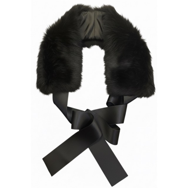 Cuello de pelo negro