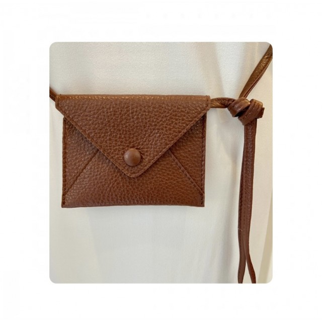 Cinturón con bolsillo marrón