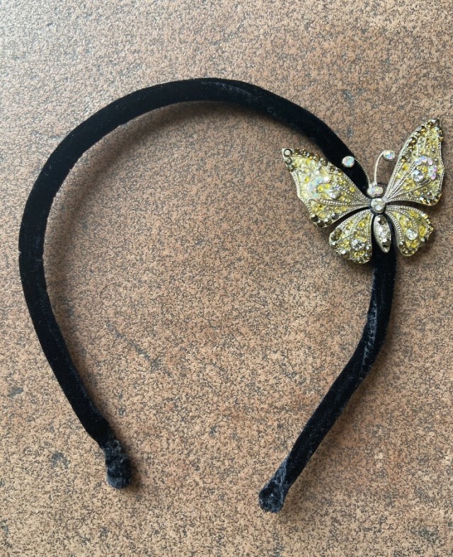 Diadema terciopelo y mariposa