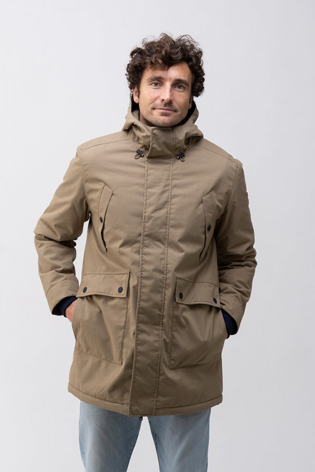 Abrigo de hombre en tejido 100% impermeable