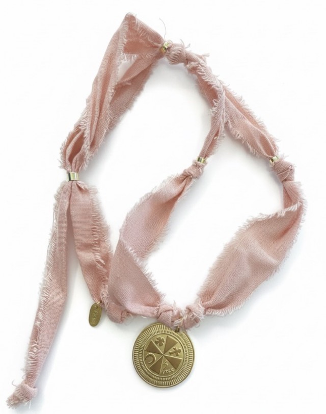 MEDALLION TALISMÁN CINTA rosa