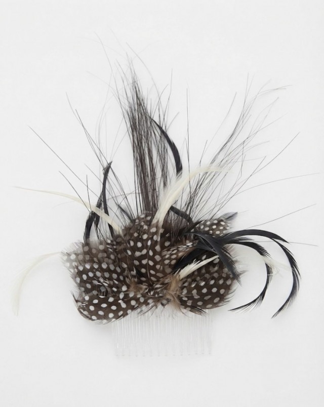 Peineta negra plumas moteadas