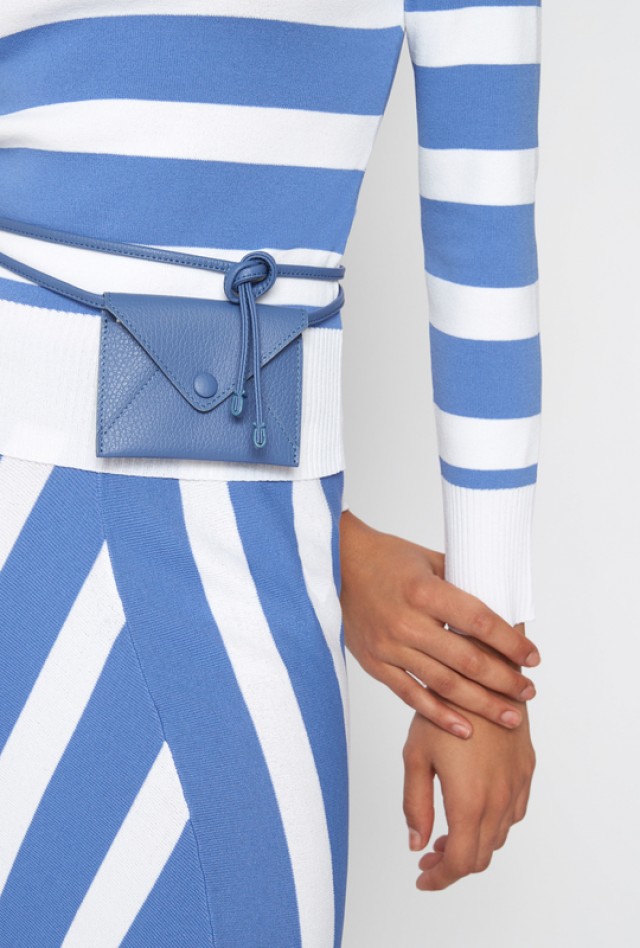 Cinturón con bolsillo azul